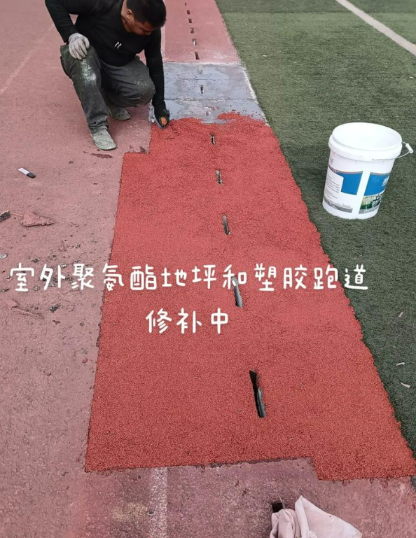 西乡塘球场地面翻新维修，核心是先诊断破损